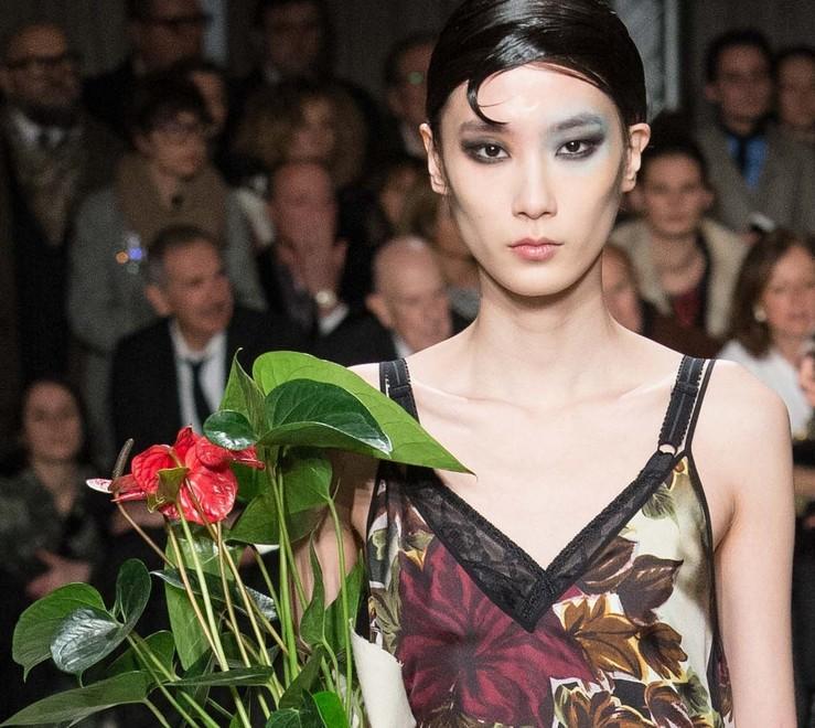 Uno degli abiti di Antonio Marras portati in passerella a Milano