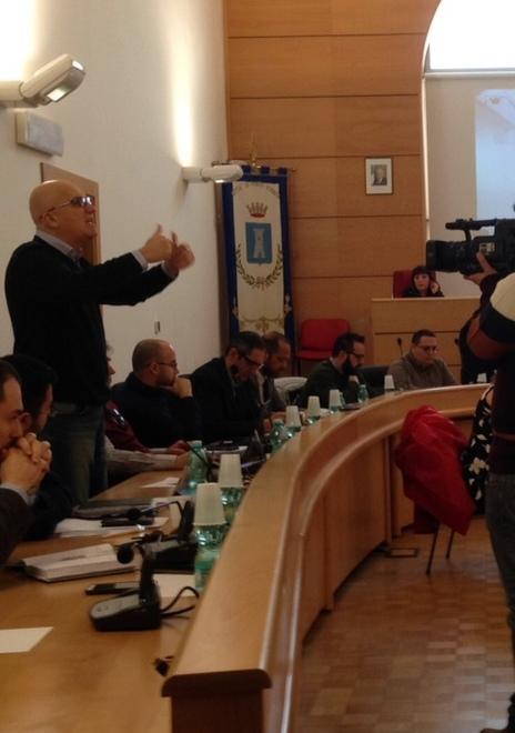 Gazzarra in aula, la minoranza accusa il sindaco e il M5S 