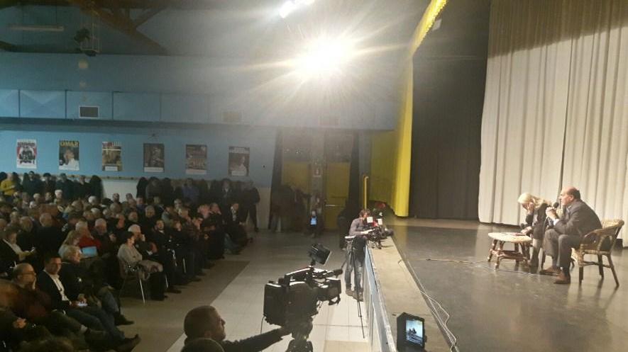 Oltre 700 persone per la scissione In scena la nuova era di Bersani