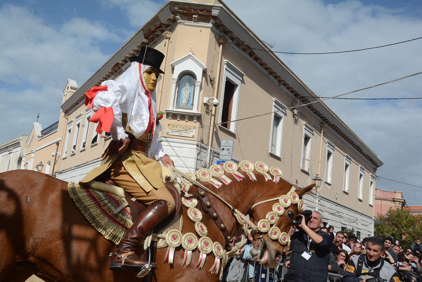 Oggi l'ultimo atto della Sartiglia: tocca al gremio dei falegnami