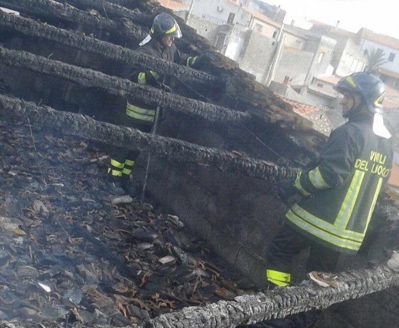 In fiamme un sottotetto