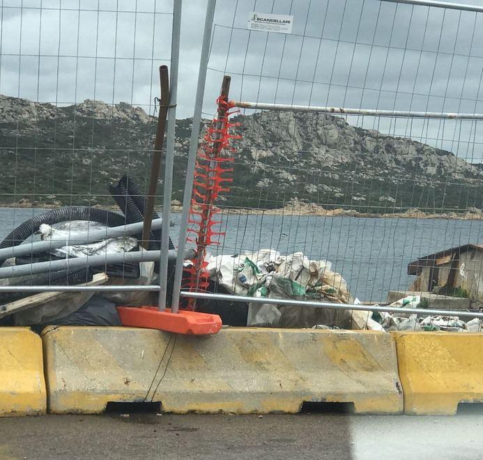 Ancora chiuso il piazzale delle Poste