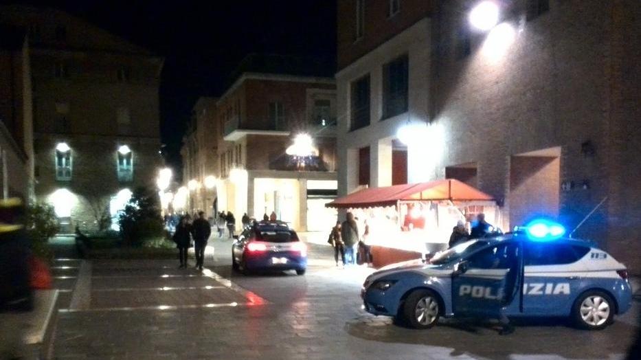 Ambulante aggredito ieri sera in piazza