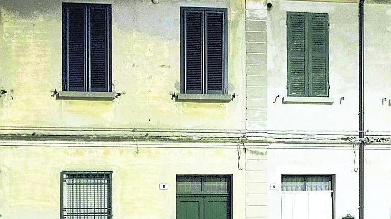 Il tetto sta per cedere, evacuate due abitazioni