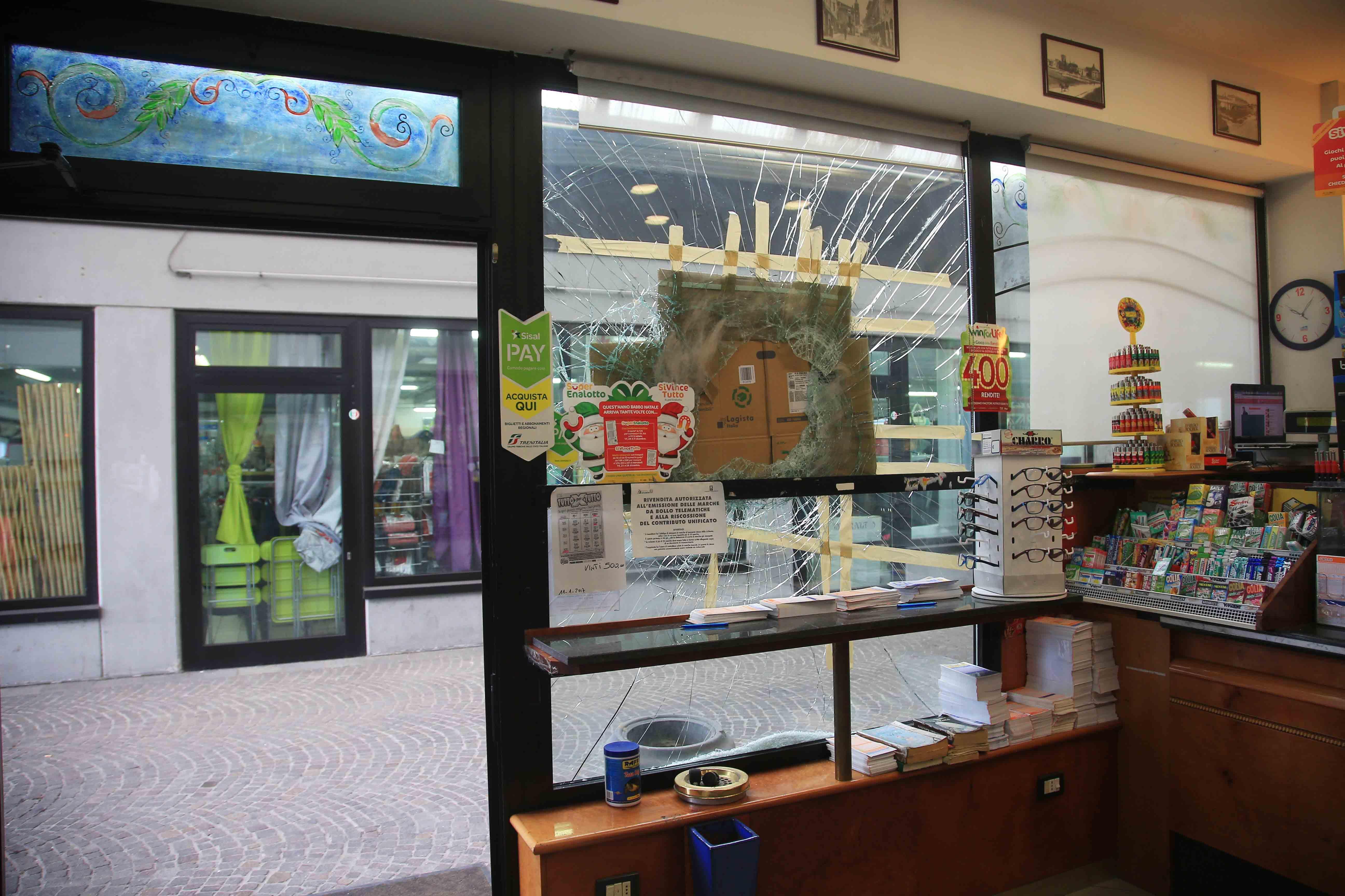 Reggio Emilia, ruba in tabaccheria e viene arrestato 