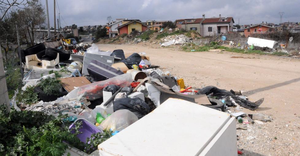 Nuoro, discarica abusiva alle porte della città 