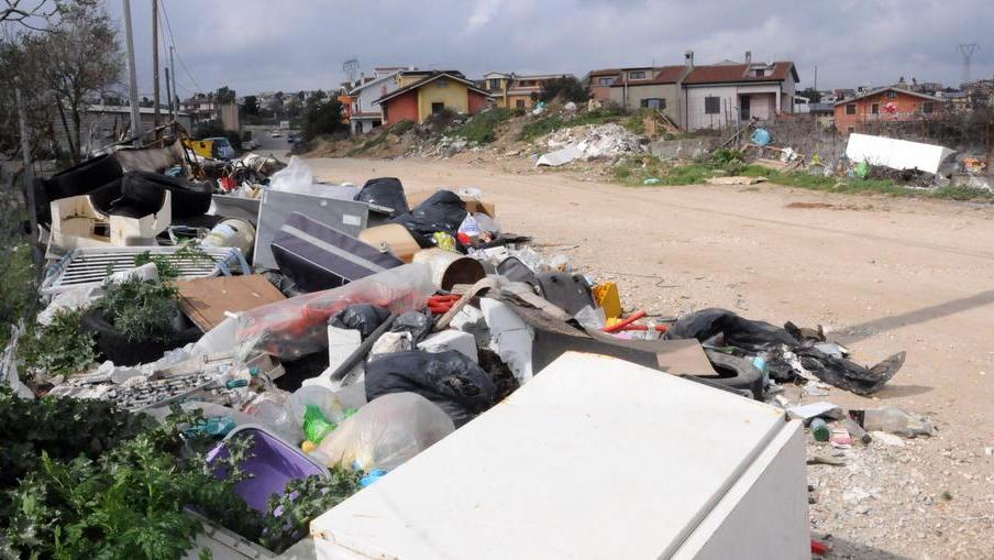 Nuoro, discarica abusiva alle porte della città