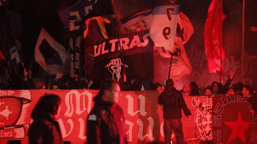 La scorta ai “Daspati” in questura, curva vuota