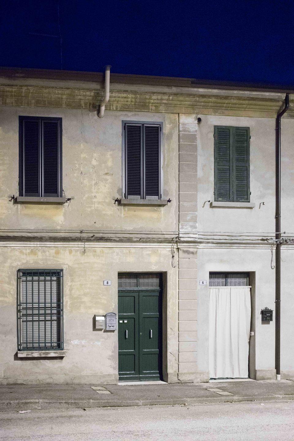 «In quella casa da mesi crepe e problemi al tetto» 