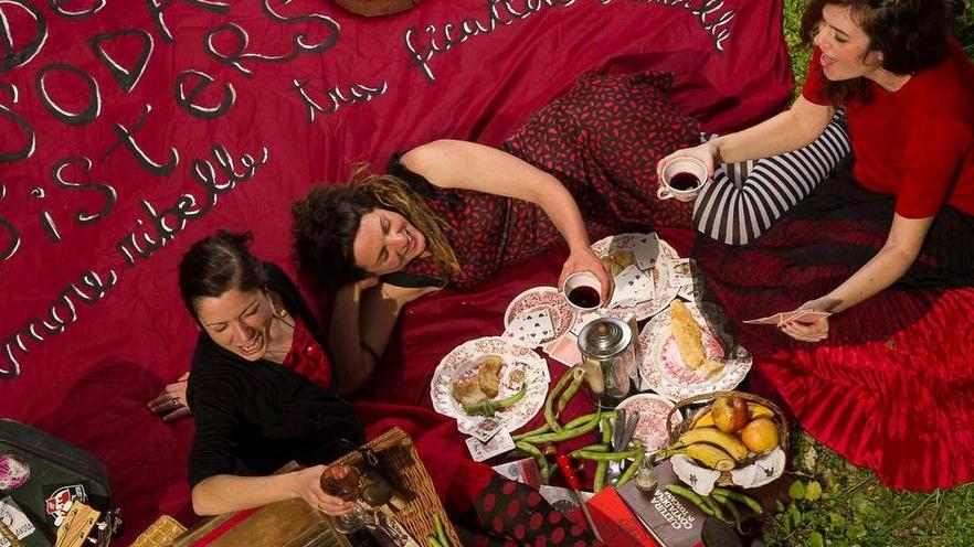 De’ soda sisters, musica e zonzelle
