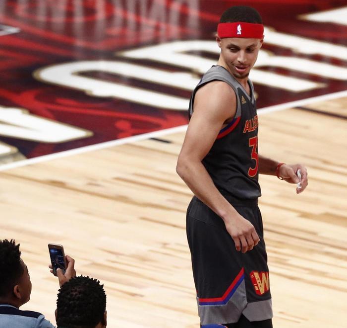nba, curry fa 0/11 da 3