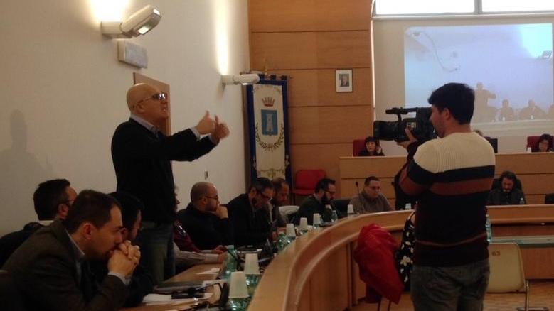 Bagarre in Consiglio, ora arrivano le scuse
