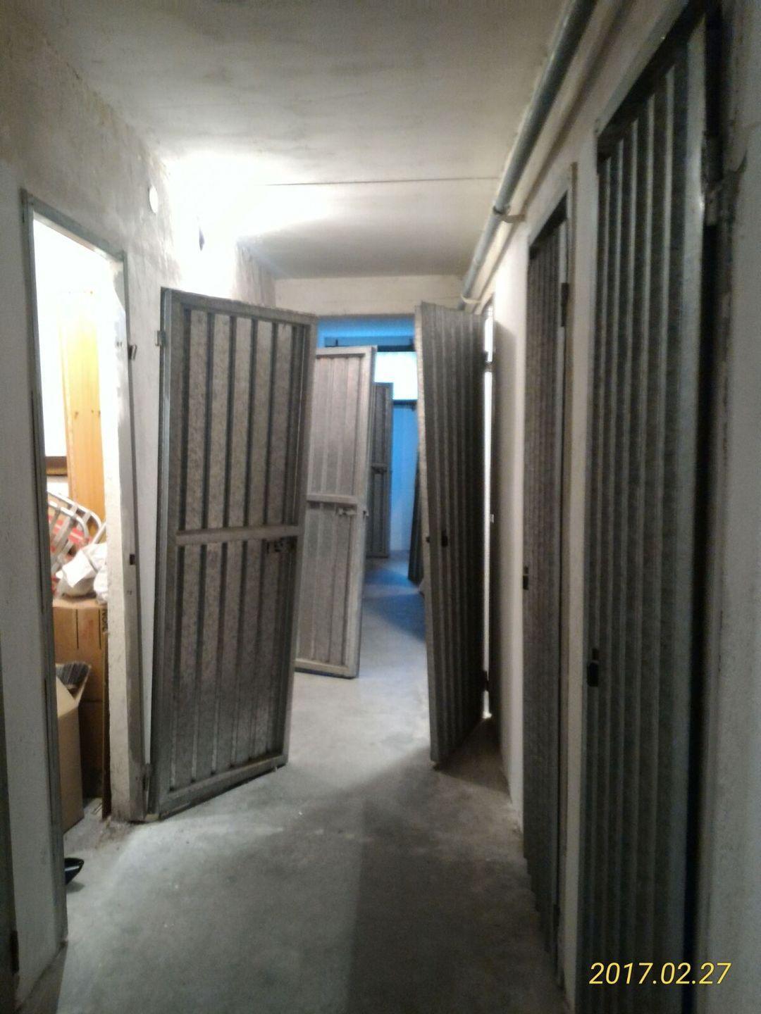 Via Melato, svuotate dieci cantine 