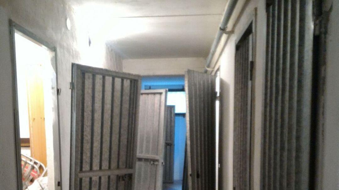 Via Melato, svuotate dieci cantine