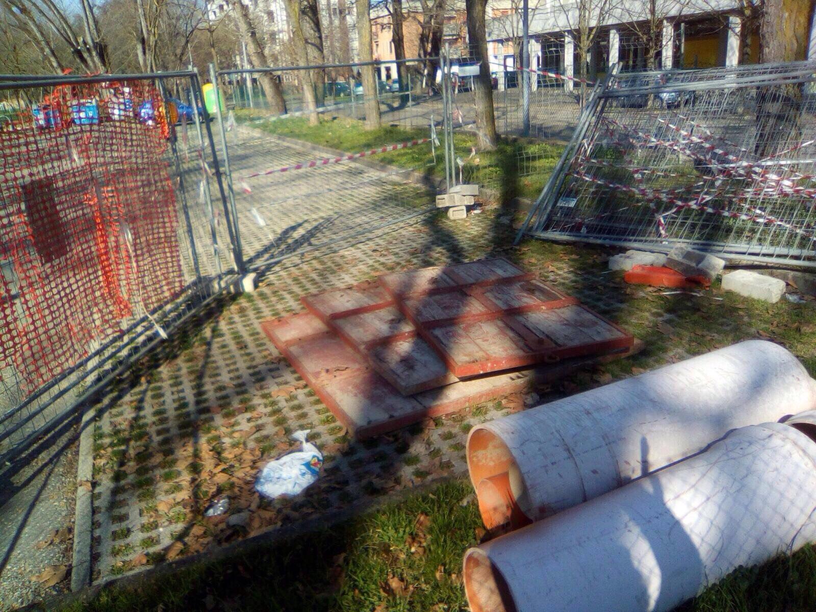 Degrado e rifiuti in via Melato, la Lega Nord insorge