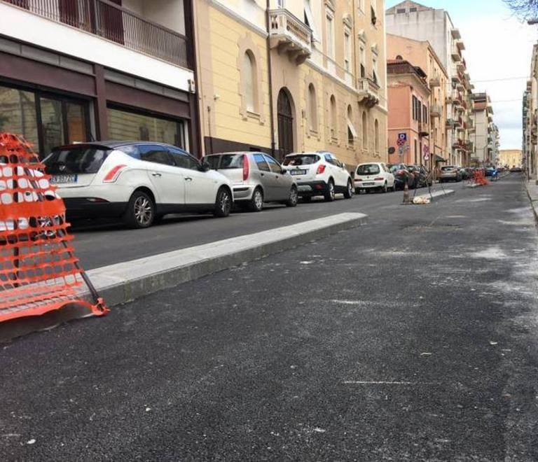 Ciclabili a Sassari, via Diaz si ribella: «Fermate questo scempio» 