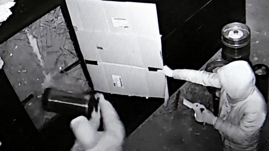 Vandali al Cage, ennesimo colpo