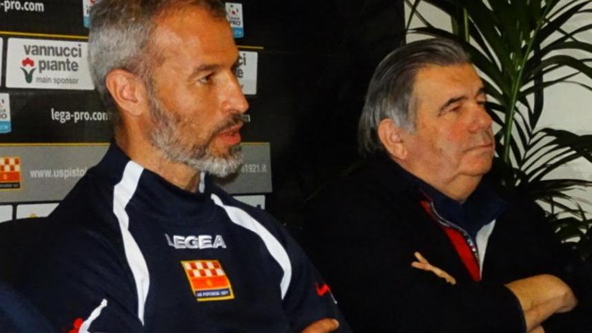 Il nuovo tecnico della Pistoiese, Gianluca Atzori col direttore sportivo Nelso Ricci (Foto Gori)