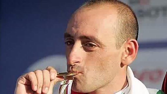 L'x campione del mondo di ciclismo Paolo Bettini