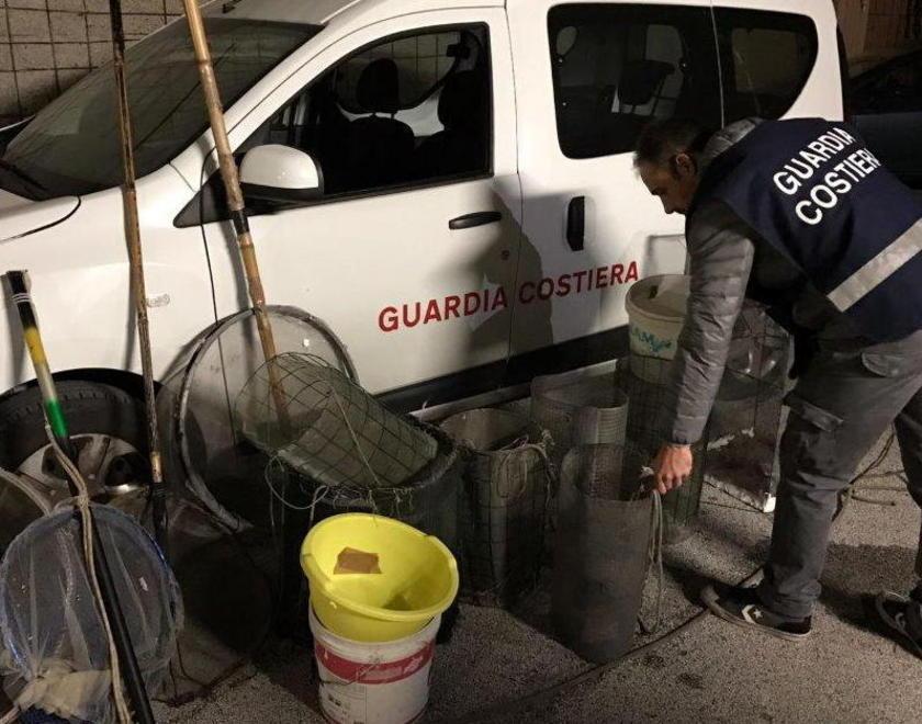 Le attrezzature sequestrate dalla Capitaneria