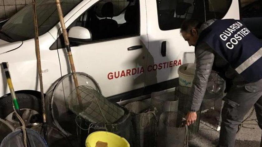 Le attrezzature sequestrate dalla Capitaneria