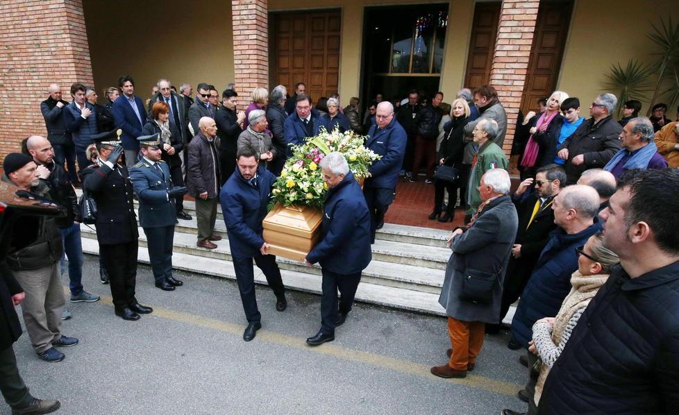Una folla per l’addio a Renzo Bertini: «Lui era un vero gigante» 