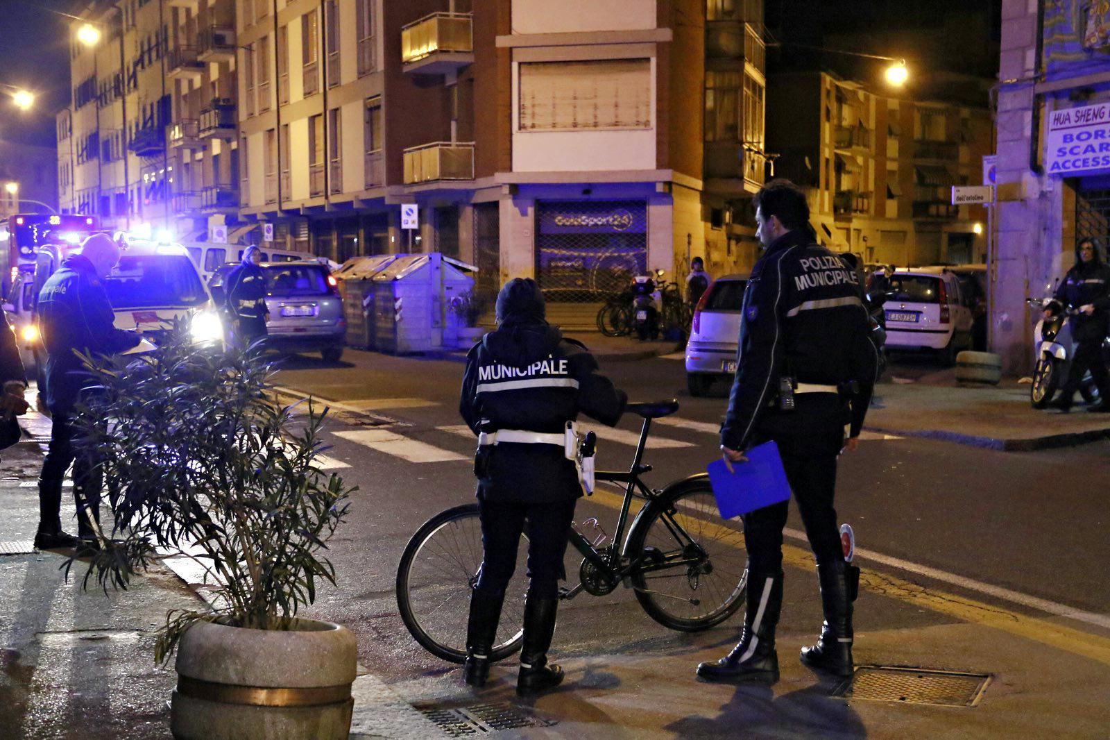 La bici incidentata e i rilievi dei vigili (Marzi/Pentafoto)