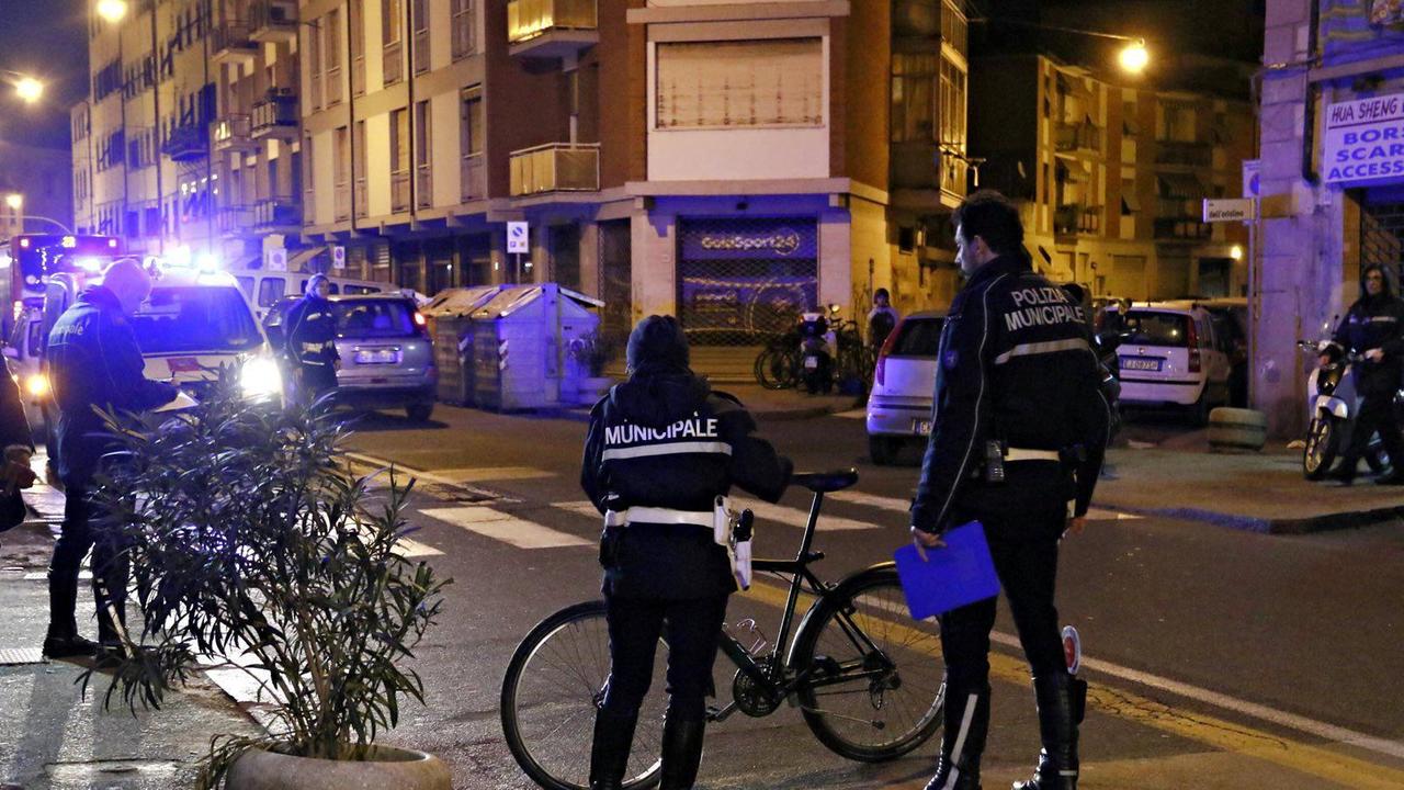 La bici incidentata e i rilievi dei vigili (Marzi/Pentafoto)