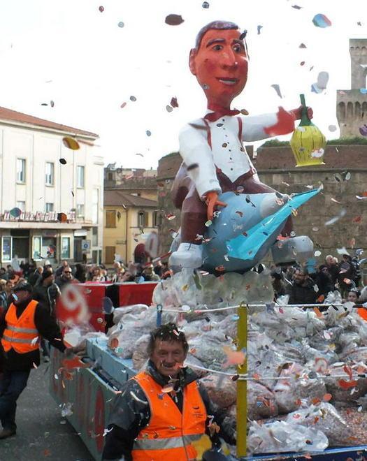 Addio al Carnevale con Cicciolo sul missile e col fiasco 