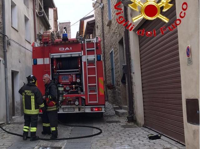 Un intervento di vigili del fuoco a Gavoi (archivio)