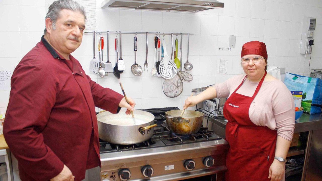 Ai fornelli lo chef Fabrizio Angelini