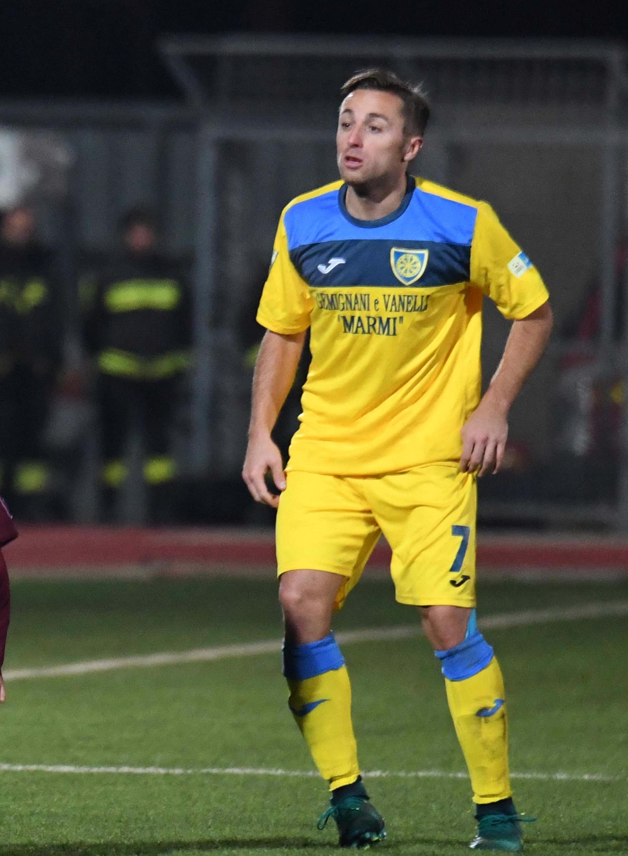L'attaccante azzurro Floriano fermato dai legni