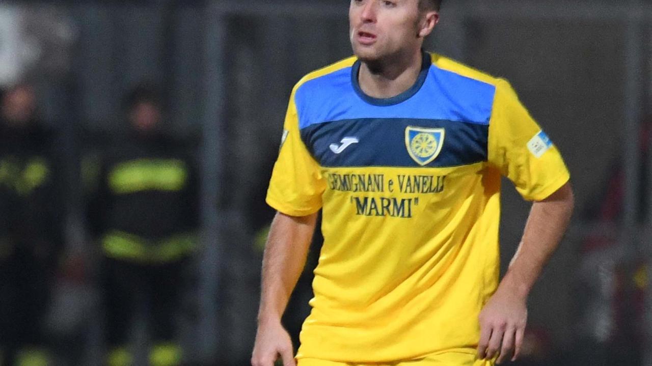 L'attaccante azzurro Floriano fermato dai legni