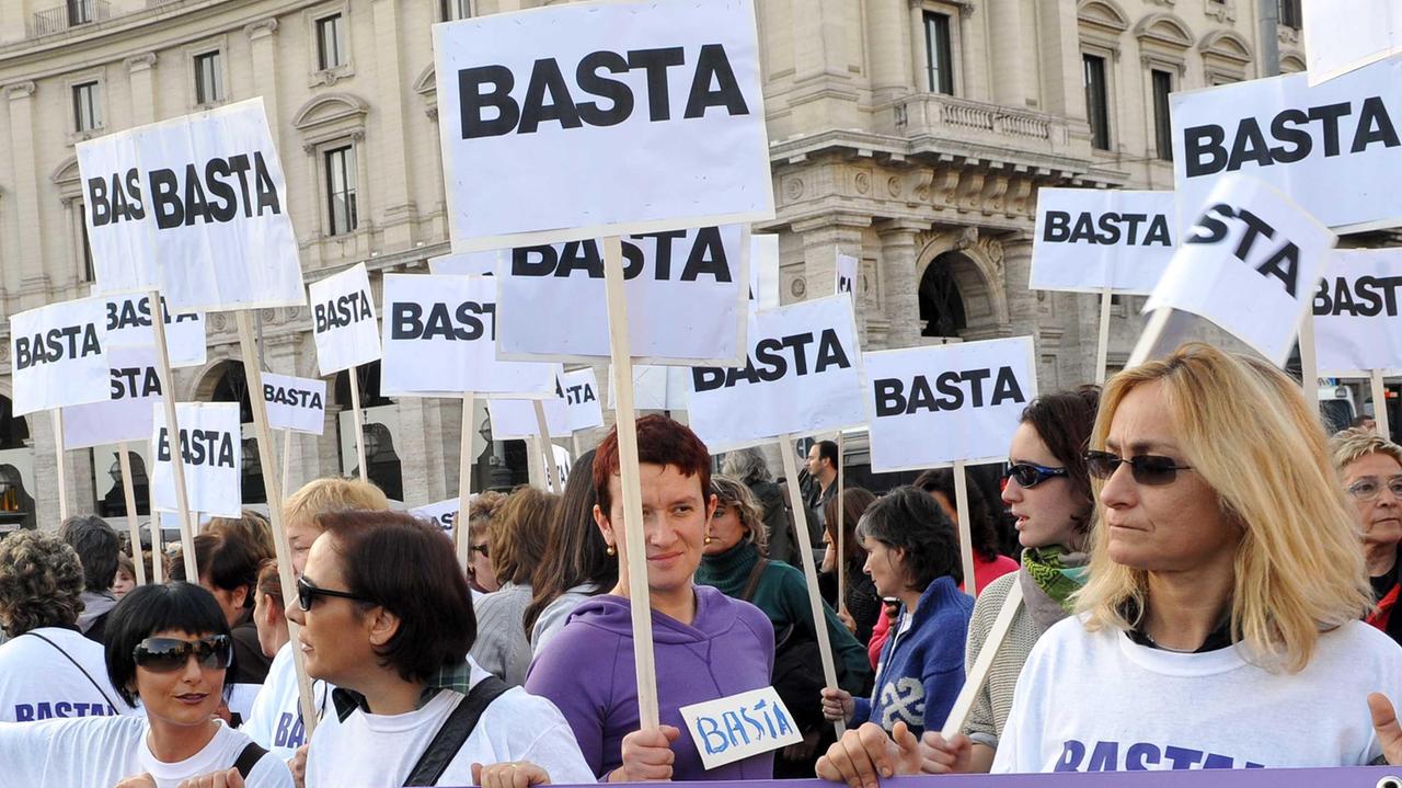 Una manifestazione contro la violenza sulle donne