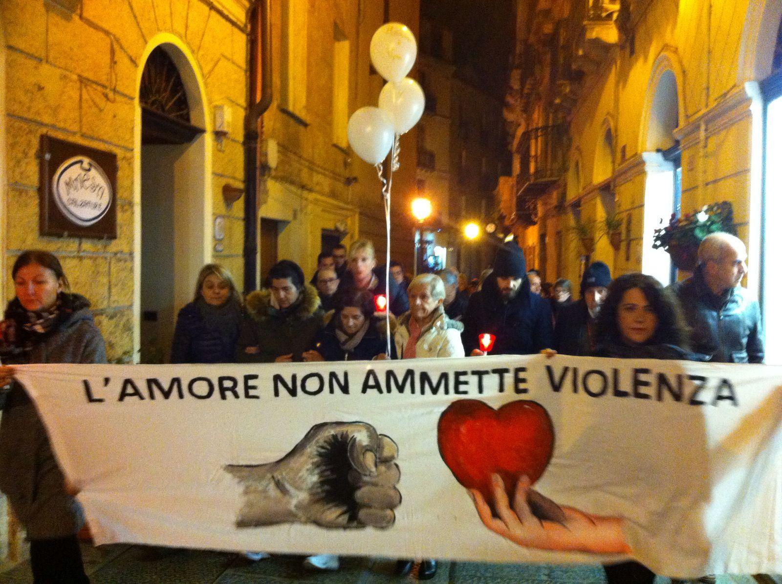Donna uccisa a Iglesias, duemila in piazza per dire no al femminicidio