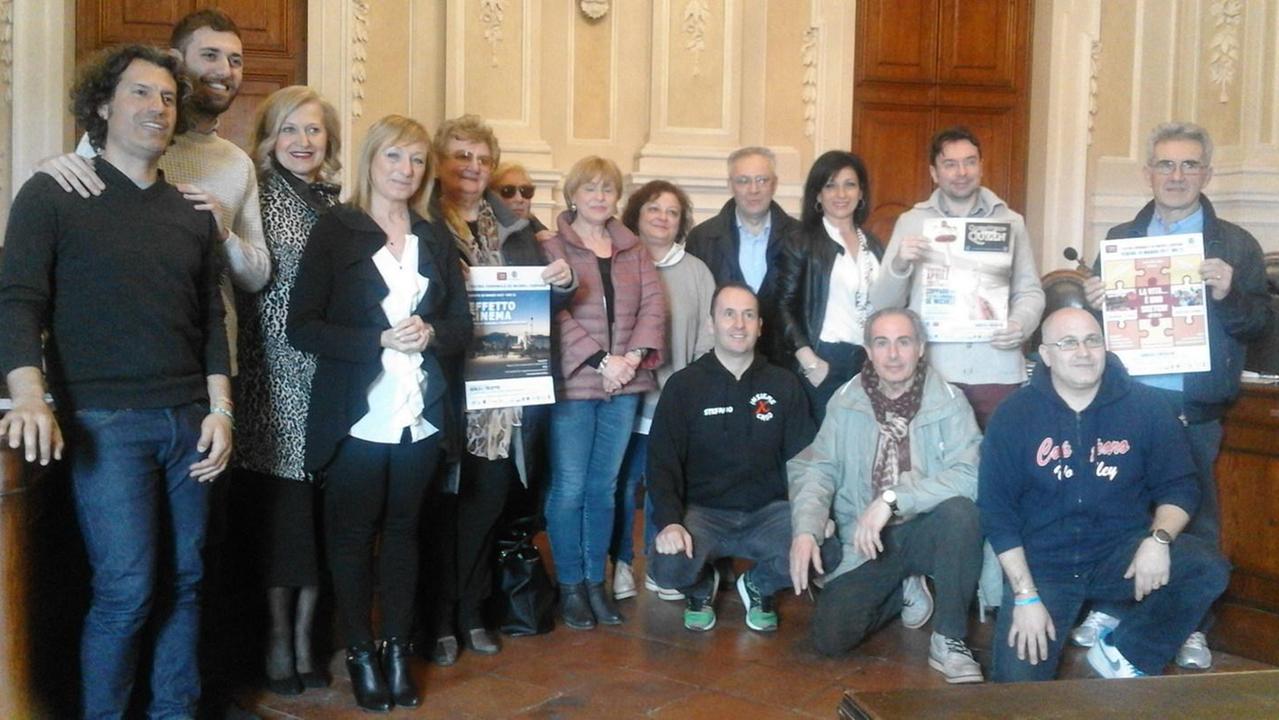 Servono defibrillatori Spettacoli e sketch per la salute pubblica
