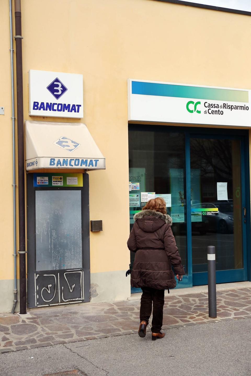 La banda dell’esplosivo assalta il bancomat 