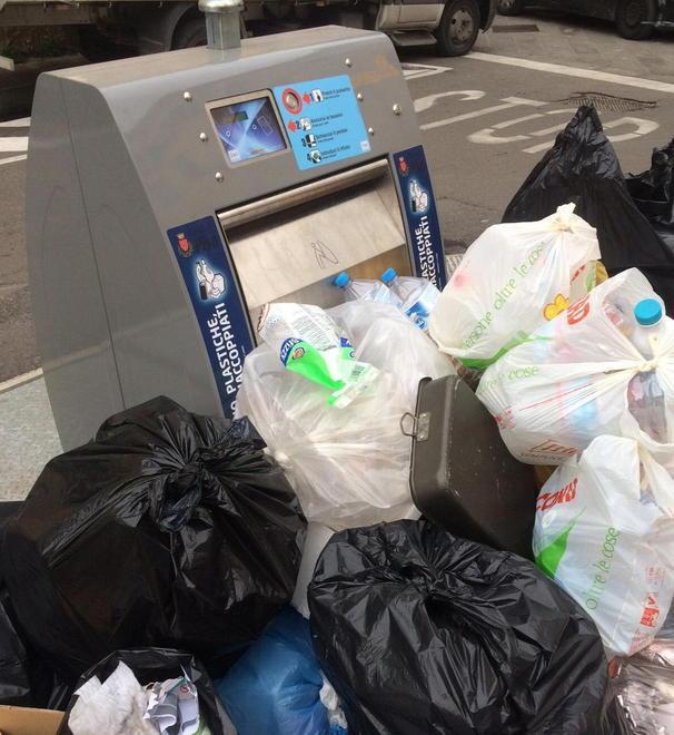 Piazza San Paolo ricambia il servizio di raccolta rifiuti