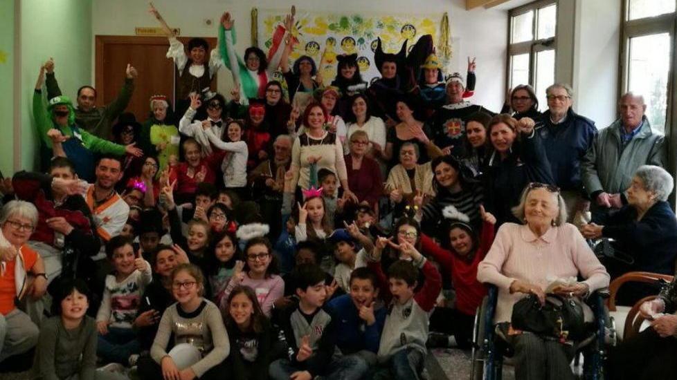 Il Carnevaletto fa divertire gli anziani