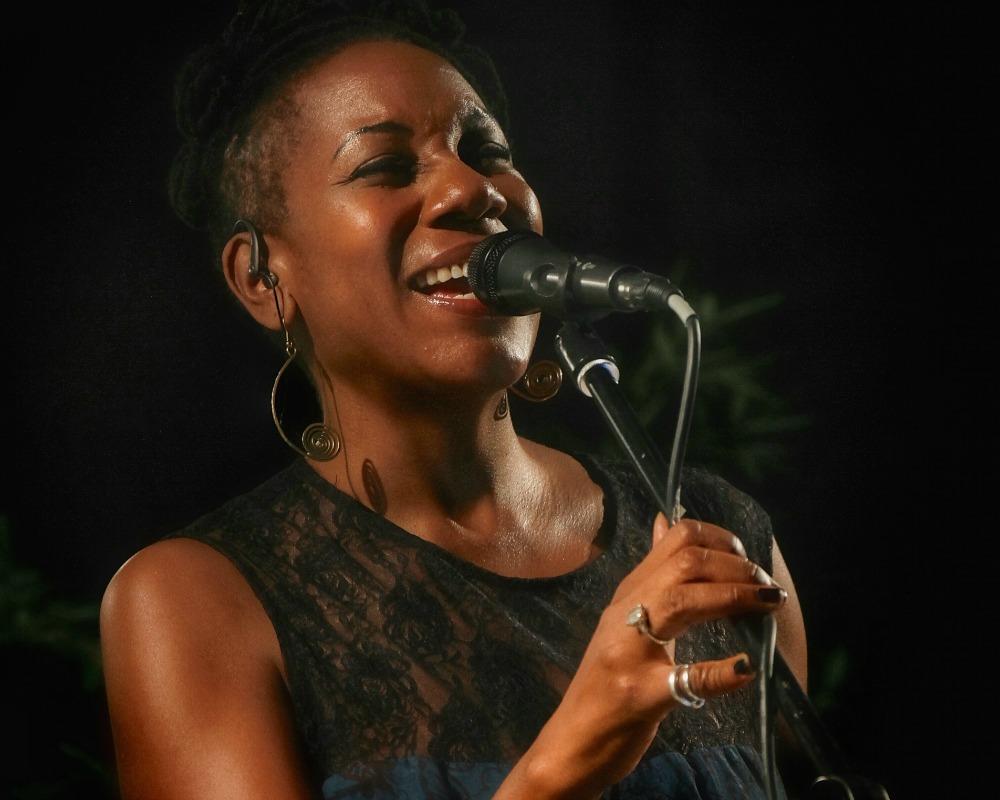 Lisa Marie Simmons, soul e funky da brivido