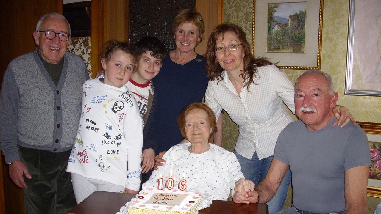 Auguri nonna Pepita, ha compiuto 106 anni