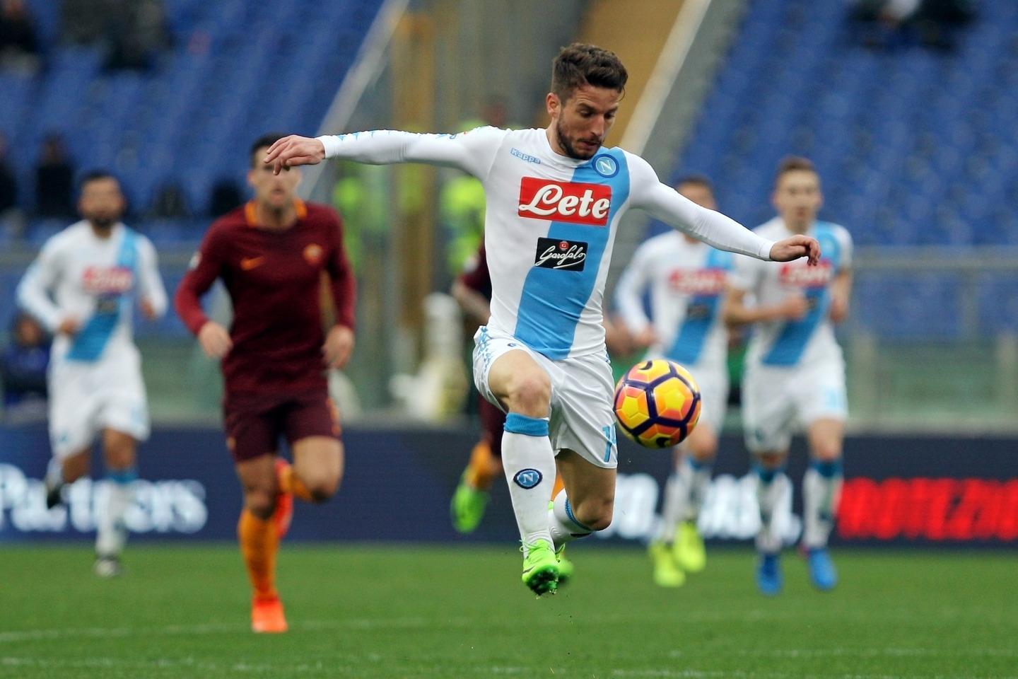 Il Napoli ricomincia a fare paura La Roma non è la solita e cade 