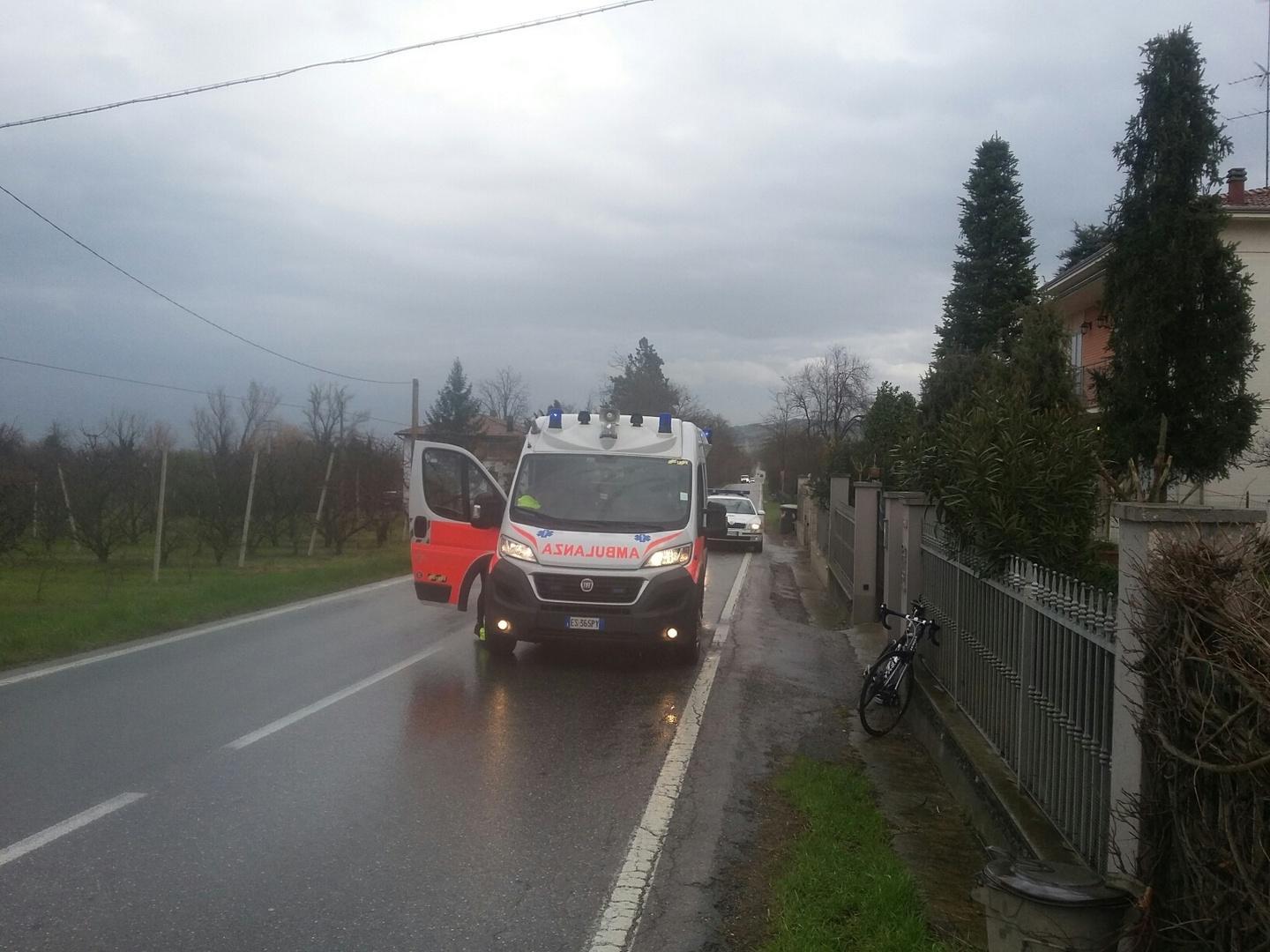 Si allena in bici, colpito da malore 