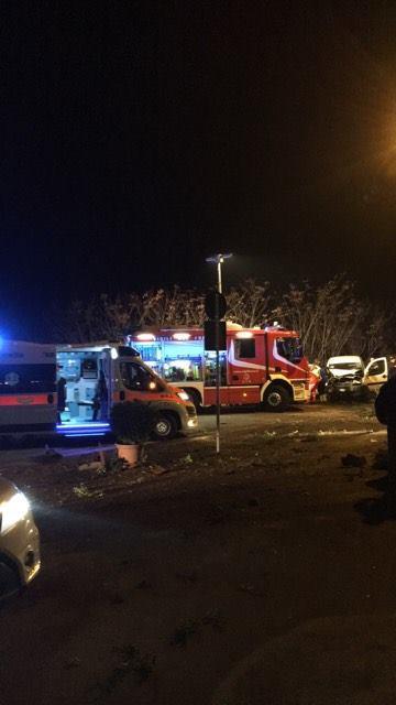 Si schianta in auto a Pozza: ragazzo incastrato e ferito