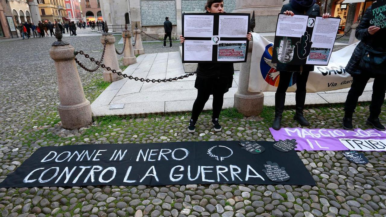 Un “tribunale delle donne” in piazza