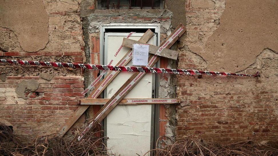 Appello del sindaco: chi ha case in disuso o ex aziende le controlli