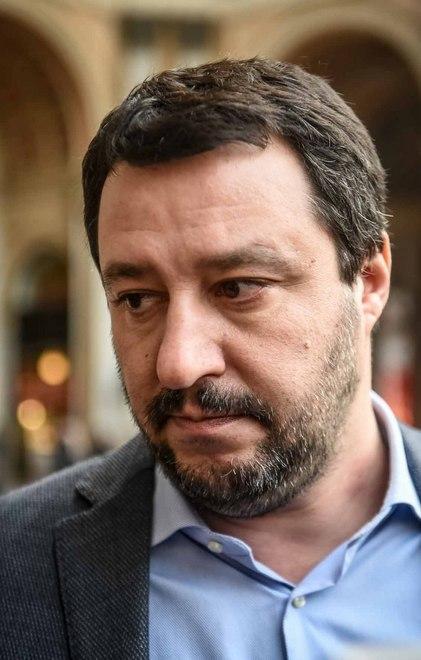 Post incriminati, Salvini cambia “toni” su Facebook 