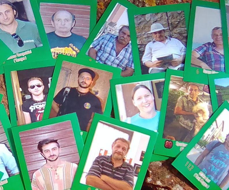 Tutti pazzi per le figurine Il paese raccolto in un album 