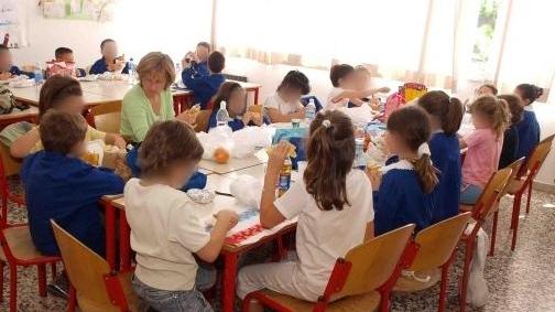 Pasto da casa nelle mense i genitori non mollano