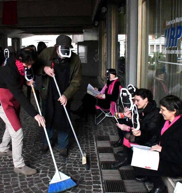 Verso l’Otto Marzo: gli uomini spazzano le donne si riposano 